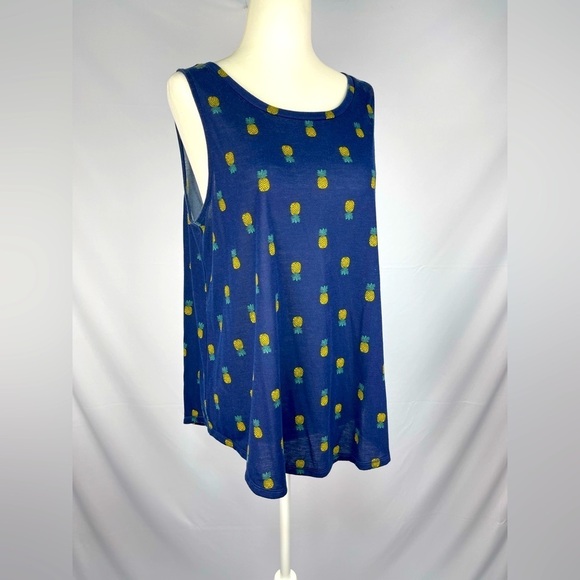 St. John's Bay Tops - St. John’s Bay Pineapple Navy tank top. Women’s size M